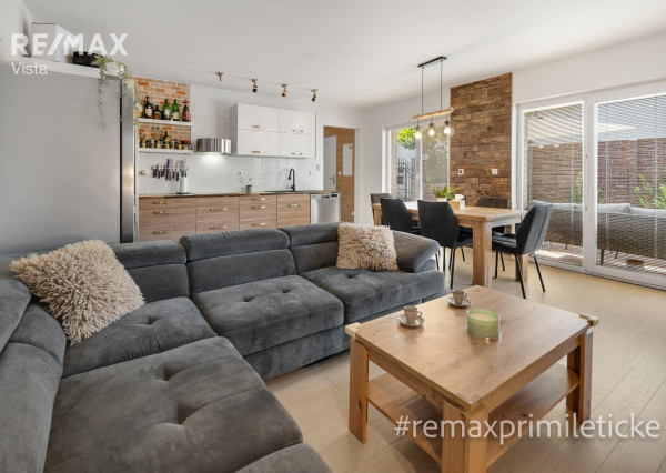 KRÁSNE RODINNÉ BÝVANIE V SÚKROMÍ - ROVINKA, Riečna ul.