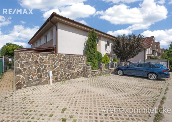 KRÁSNE RODINNÉ BÝVANIE V SÚKROMÍ - ROVINKA, Riečna ul.