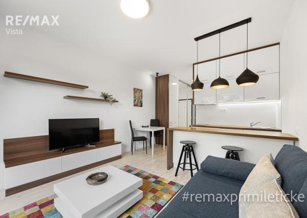 Prenajaté - Na prenájom 1-izbový byt v Slnečniciach – komfortný s vlastnou predzáhradkou