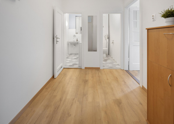 Prenajaté - Na prenájom priestranný 2,5 izb byt v atraktívnej časti Ružinova - pokojné bývanie s dvorom plným zelene