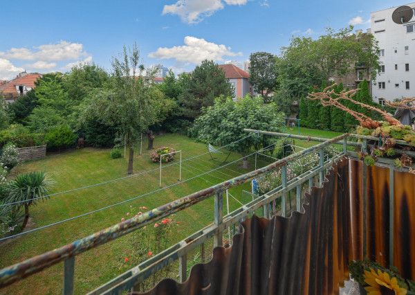 Prenajaté - Na prenájom priestranný 2,5 izb byt v atraktívnej časti Ružinova - pokojné bývanie s dvorom plným zelene