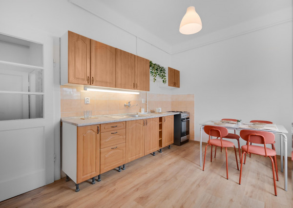 Prenajaté - Na prenájom priestranný 2,5 izb byt v atraktívnej časti Ružinova - pokojné bývanie s dvorom plným zelene