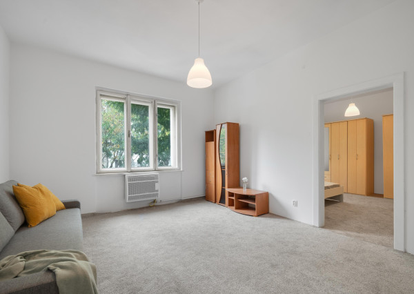 Prenajaté - Na prenájom priestranný 2,5 izb byt v atraktívnej časti Ružinova - pokojné bývanie s dvorom plným zelene