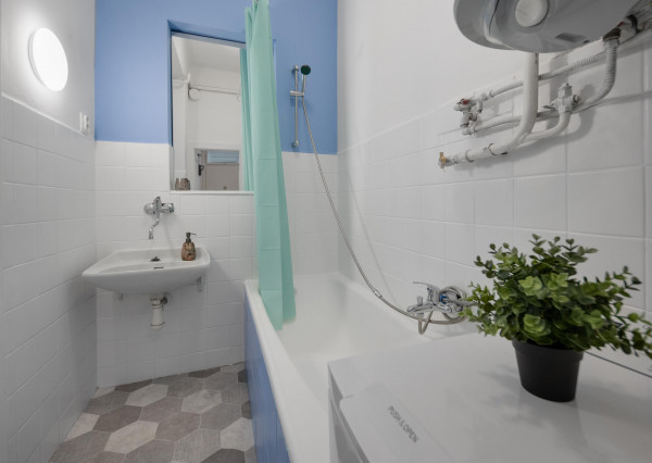 Prenajaté - Na prenájom priestranný 2,5 izb byt v atraktívnej časti Ružinova - pokojné bývanie s dvorom plným zelene