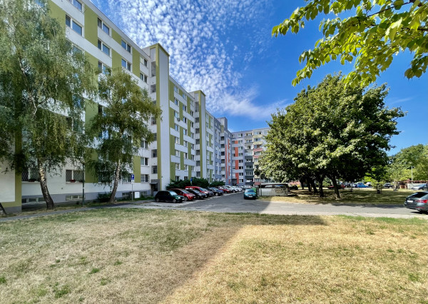 Predané - Na predaj 2-izbový byt - kľudné bývanie s výbornou občianskou vybavenosťou