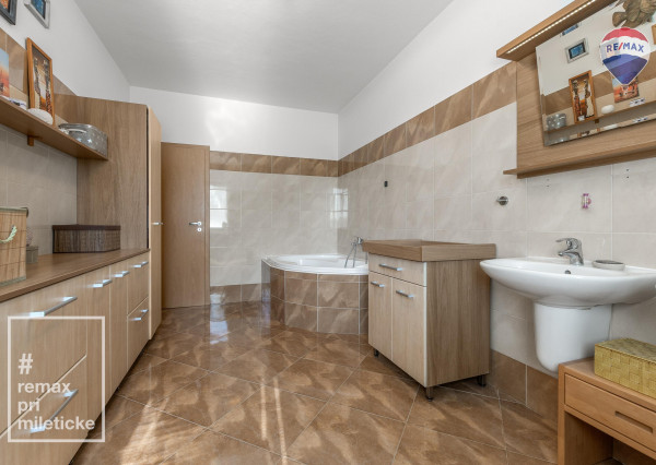 Na predaj veľkometrážny mezonet s terasou a garážou