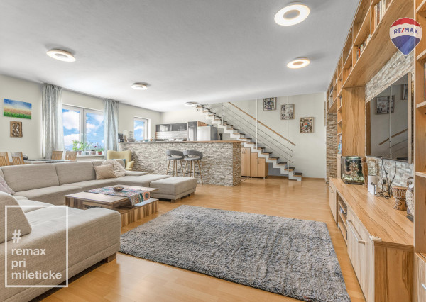 Na predaj veľkometrážny mezonet s terasou a garážou