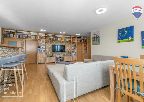 Na predaj veľkometrážny mezonet s terasou a garážou