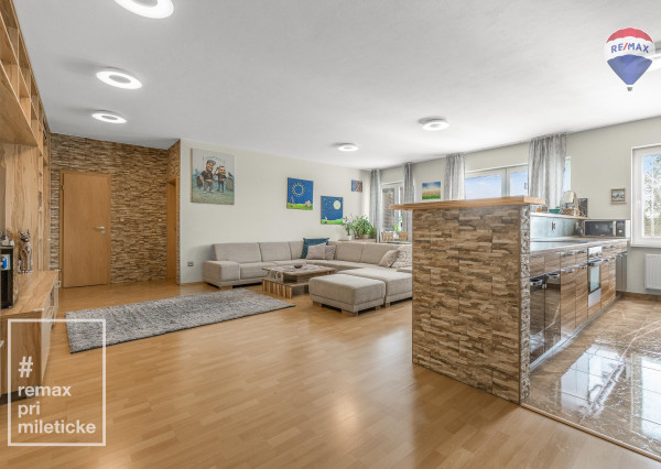 Na predaj veľkometrážny mezonet s terasou a garážou