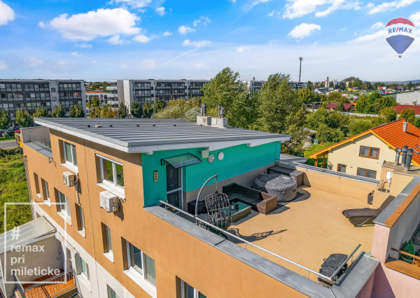 Na predaj veľkometrážny mezonet s terasou a garážou