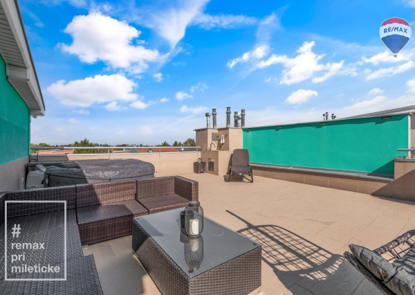 Na predaj veľkometrážny mezonet s terasou a garážou