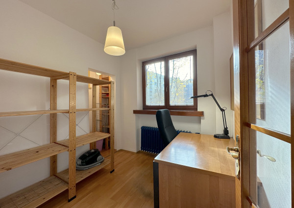 PRENÁJOM - 2,5izb. byt - Nám. M. Benku, BA I, voľný ihneď