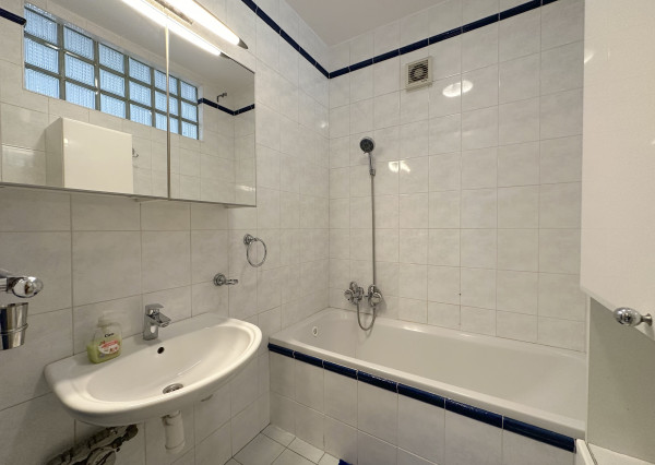 PRENÁJOM - 2,5izb. byt - Nám. M. Benku, BA I, voľný ihneď