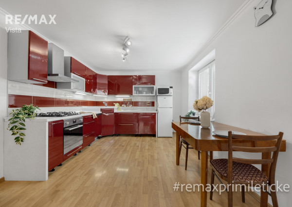 Prenajaté - Na prenájom rohový 2-izb v tichej lokalite pri parku a so všetkým po ruke