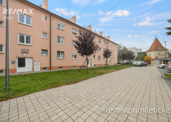 Prenajaté - Na prenájom rohový 2-izb v tichej lokalite pri parku a so všetkým po ruke