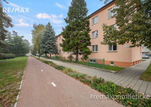 Prenajaté - Na prenájom rohový 2-izb v tichej lokalite pri parku a so všetkým po ruke