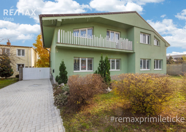 Predané - 8-izb dom v Smoleniciach – priestor, história a zámok za oknami