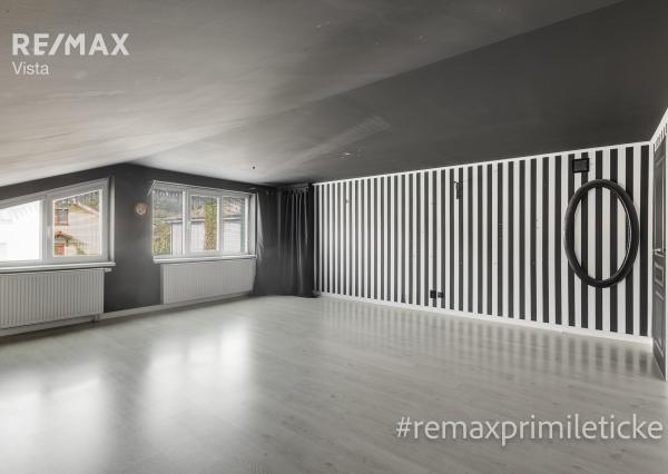 Predané - 8-izb dom v Smoleniciach – priestor, história a zámok za oknami