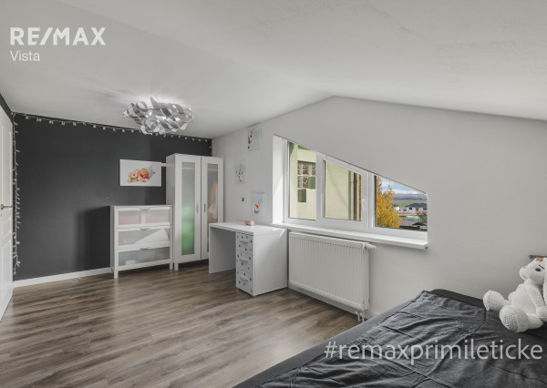 Predané - 8-izb dom v Smoleniciach – priestor, história a zámok za oknami