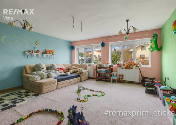 Predané - 8-izb dom v Smoleniciach – priestor, história a zámok za oknami