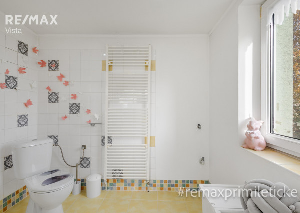 Predané - 8-izb dom v Smoleniciach – priestor, história a zámok za oknami