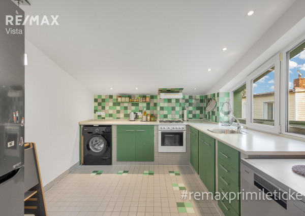 Predané - 8-izb dom v Smoleniciach – priestor, história a zámok za oknami