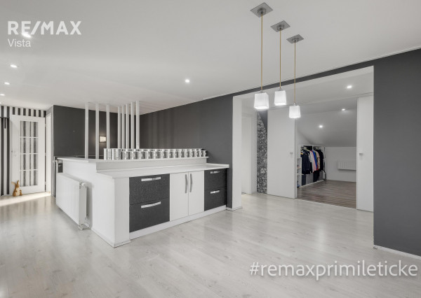 Predané - 8-izb dom v Smoleniciach – priestor, história a zámok za oknami