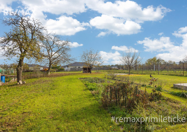 Predané - 8-izb dom v Smoleniciach – priestor, história a zámok za oknami