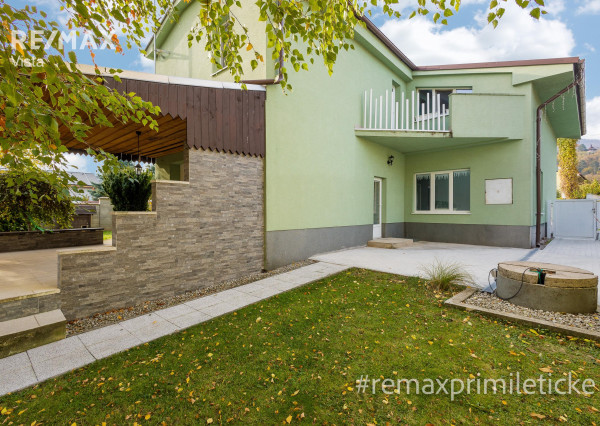 Predané - 8-izb dom v Smoleniciach – priestor, história a zámok za oknami