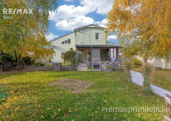 Predané - 8-izb dom v Smoleniciach – priestor, história a zámok za oknami