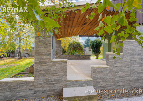 Predané - 8-izb dom v Smoleniciach – priestor, história a zámok za oknami