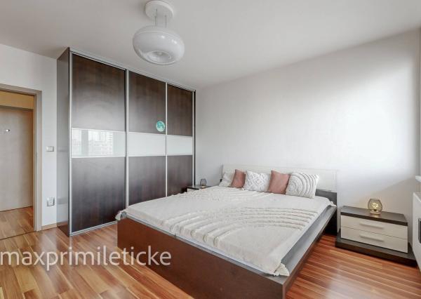 Na prenájom veľký 3-izb byt – Ružinov, 2 balkóny, svetla a priestoru na rozdávanie