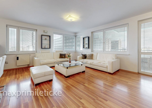 Na prenájom veľký 3-izb byt – Ružinov, 2 balkóny, svetla a priestoru na rozdávanie