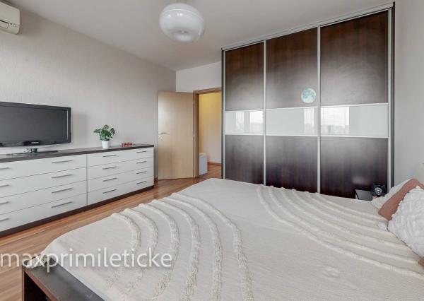 Na prenájom veľký 3-izb byt – Ružinov, 2 balkóny, svetla a priestoru na rozdávanie