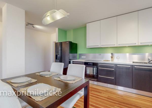 Na prenájom veľký 3-izb byt – Ružinov, 2 balkóny, svetla a priestoru na rozdávanie