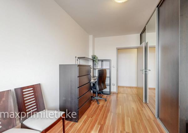 Na prenájom veľký 3-izb byt – Ružinov, 2 balkóny, svetla a priestoru na rozdávanie