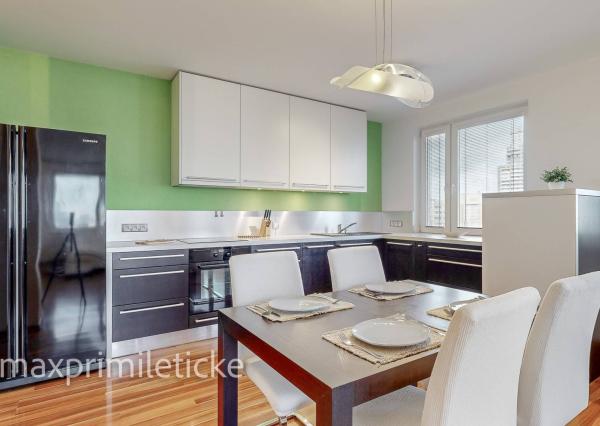 Na prenájom veľký 3-izb byt – Ružinov, 2 balkóny, svetla a priestoru na rozdávanie