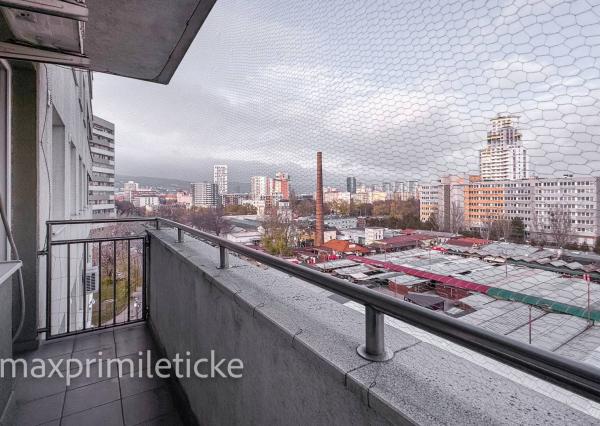 Na prenájom veľký 3-izb byt – Ružinov, 2 balkóny, svetla a priestoru na rozdávanie