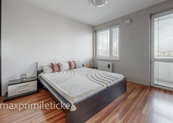 Na prenájom veľký 3-izb byt – Ružinov, 2 balkóny, svetla a priestoru na rozdávanie