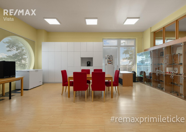 Na prenájom komerčné priestory