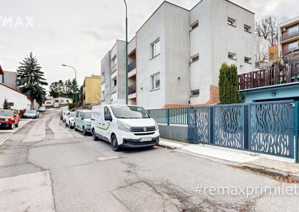 NOVÁ PONUKA - Na predaj priestranný rodinný dom priamo pod lesom