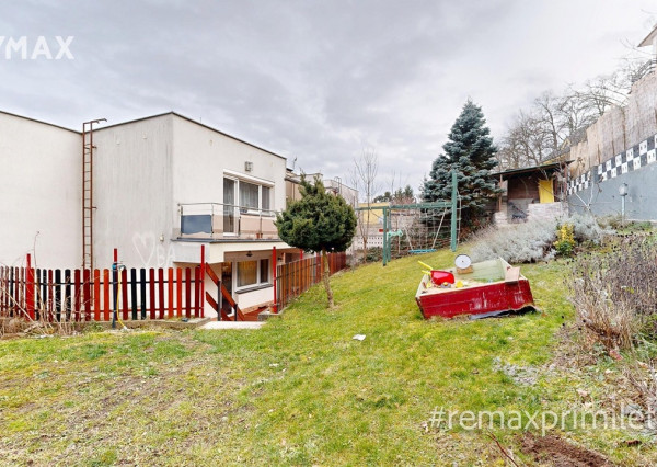 NOVÁ PONUKA - Na predaj priestranný rodinný dom priamo pod lesom