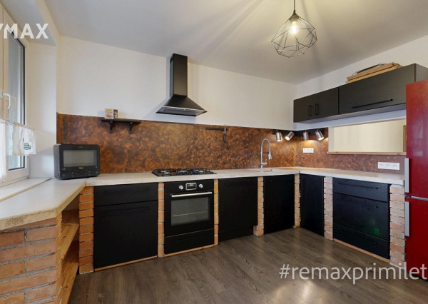 NOVÁ PONUKA - Na predaj priestranný rodinný dom priamo pod lesom