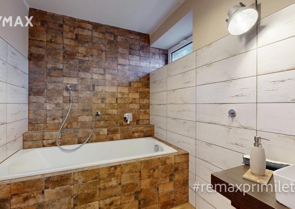 NOVÁ PONUKA - Na predaj priestranný rodinný dom priamo pod lesom