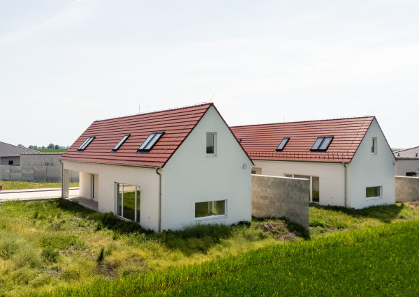 Moderný vidiecky dom v Topoľnici – bývanie i podnikanie v jednom!