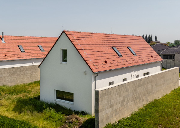 Moderný vidiecky dom v Topoľnici – bývanie i podnikanie v jednom!