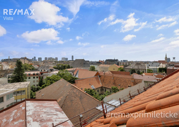 NA PREDAJ 3-izbový mezanín v Starom Meste pod hradom