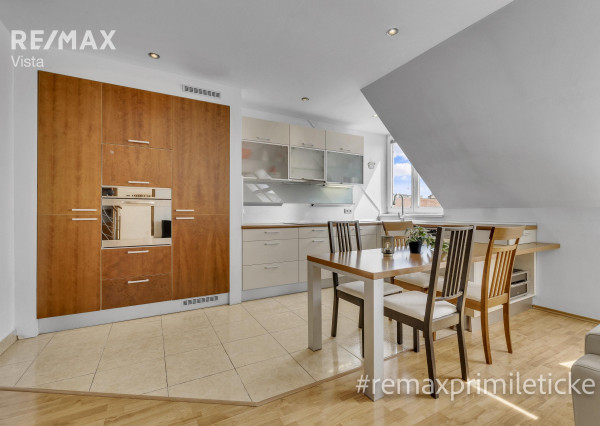 NA PREDAJ 3-izbový mezanín v Starom Meste pod hradom