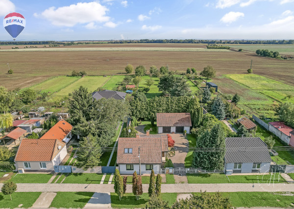 RODINNÝ DOM S VEĽKORYSÝM POZEMKOM 2987 m² – PÁC PRI CÍFERI