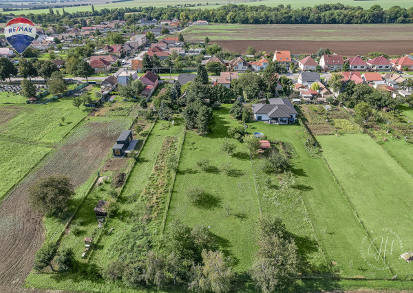 RODINNÝ DOM S VEĽKORYSÝM POZEMKOM 2987 m² – PÁC PRI CÍFERI